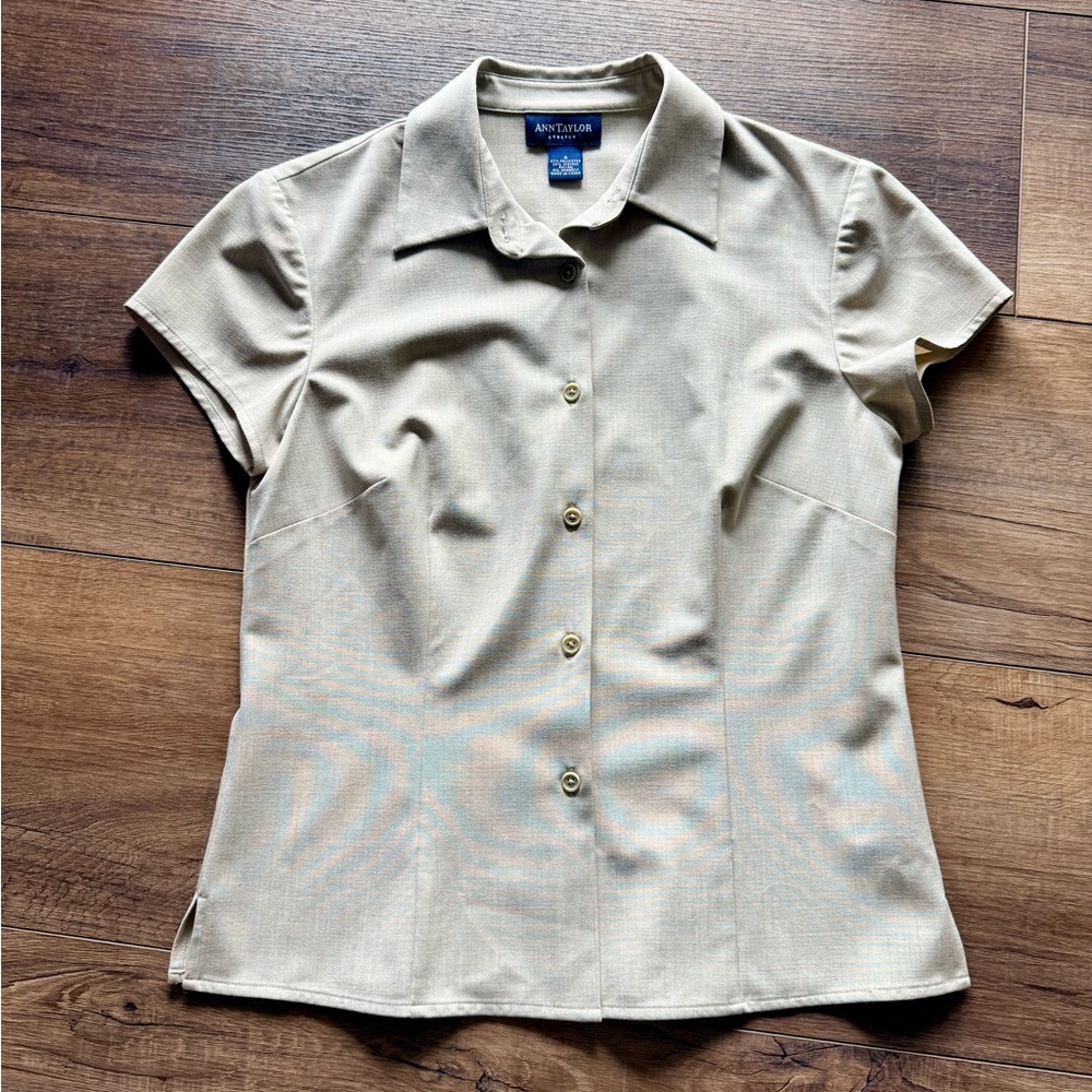 Ann Taylor Short Sleeve Button-Front Shirt Size 4